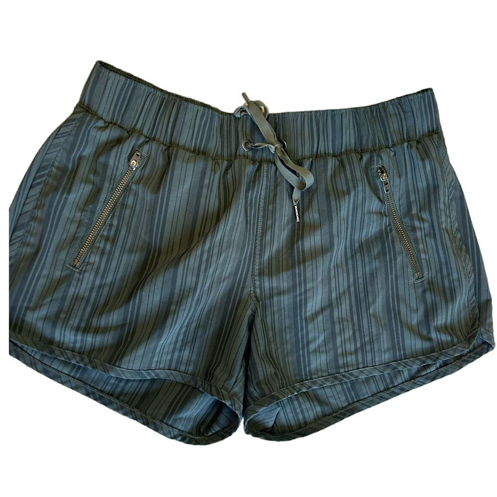 Athleta Stripe Sway Shorts with Zipper Detail Size Medium